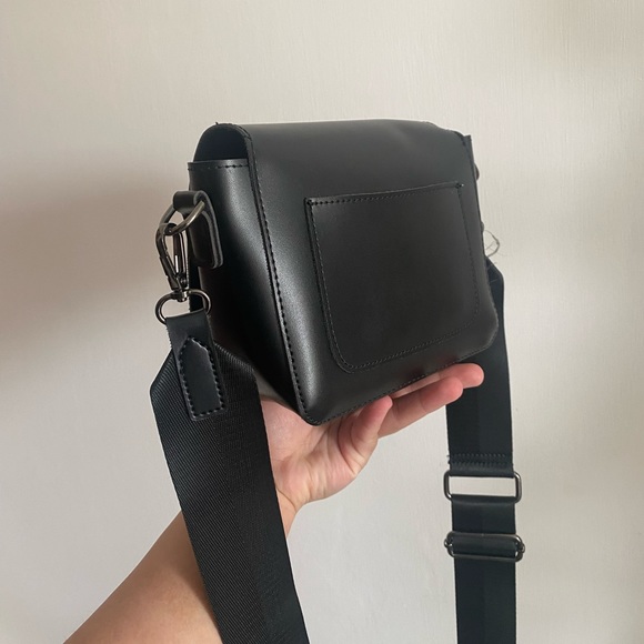 Claudia Canova, Faux Leather Black Side Bag - Picture 2 of 4